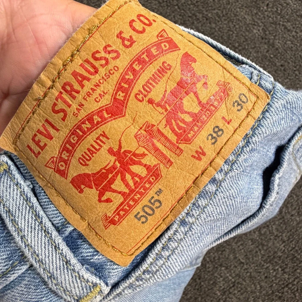Levi's Jeans Mens 38x30 505 Regular Fit Light Wash Blue Straight Leg EUC